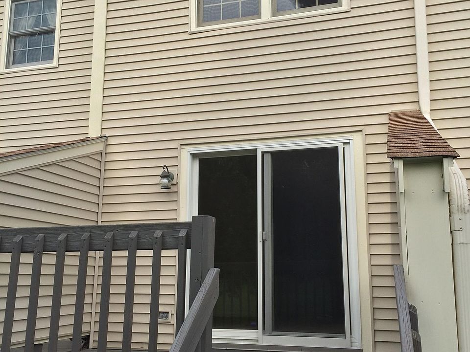 2nd image of 415 Fox Hollow Dr