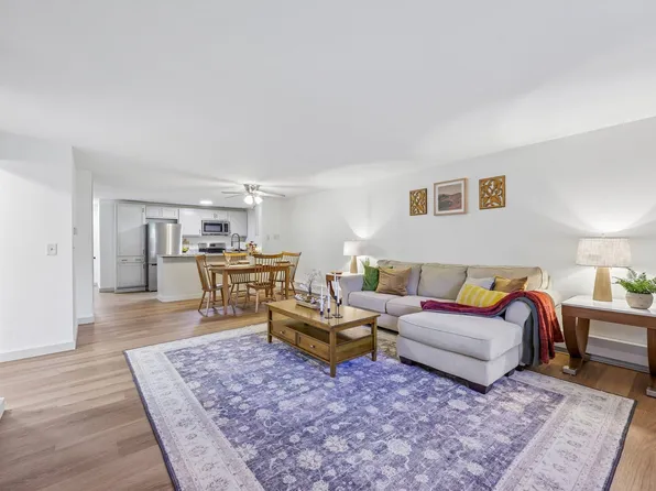 7401 Century Pl #9, Middleton, WI 53562