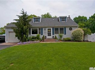 9 Wadsworth Pl, Smithtown, NY 11787
