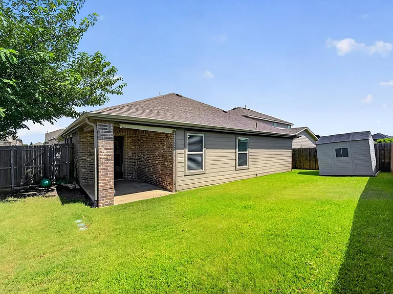 1304 Pampa Grass Dr — Photo 15