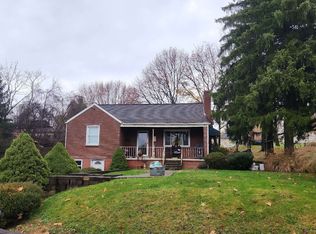 749 Braeburn Rd, Lower burrell, PA 15068