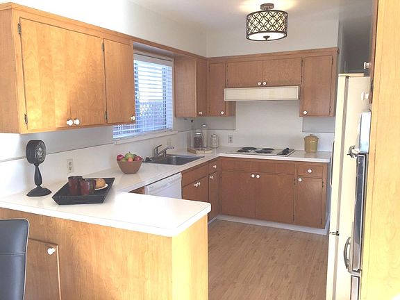 4th image of 1659 Park Ave