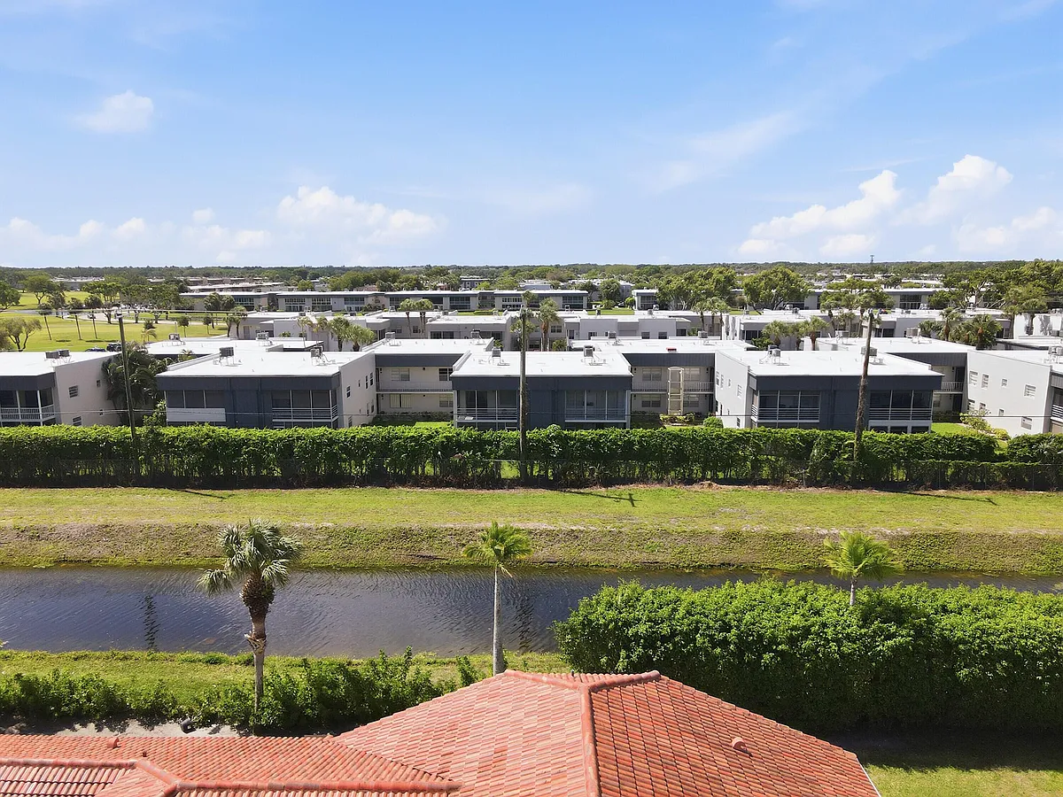 Building Photo - 226 Normandy E #E