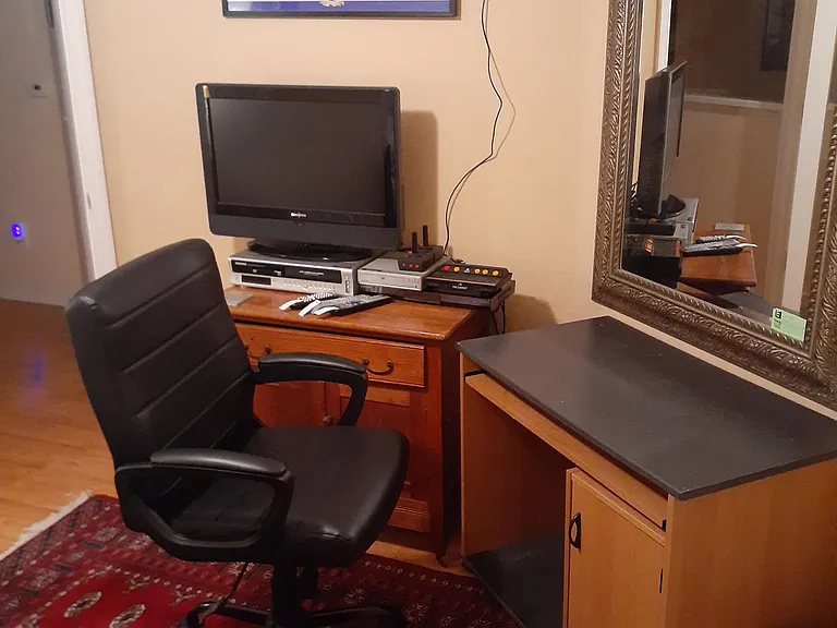 single bedroom desk