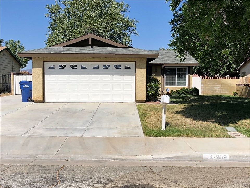 1st image of 42909 Willow West Ct