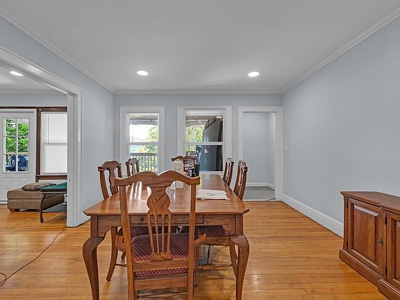 4th image of 18 Mount Vernon St