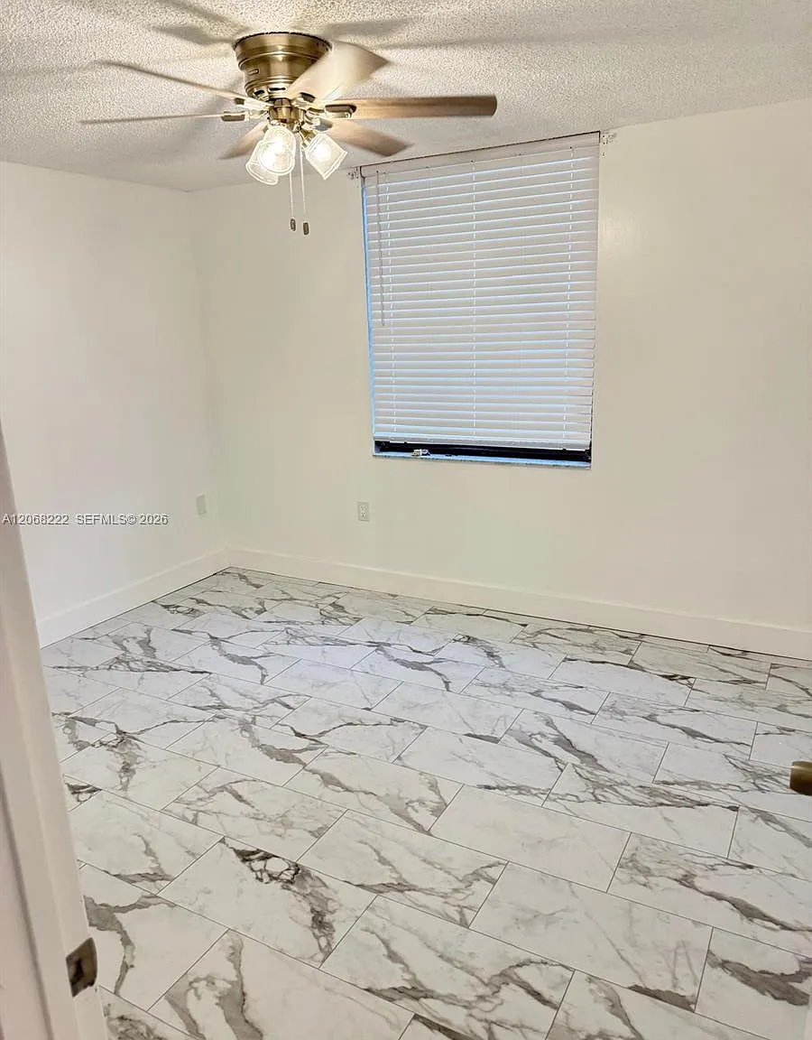 Whitehall Condo Of The La — Photo 4