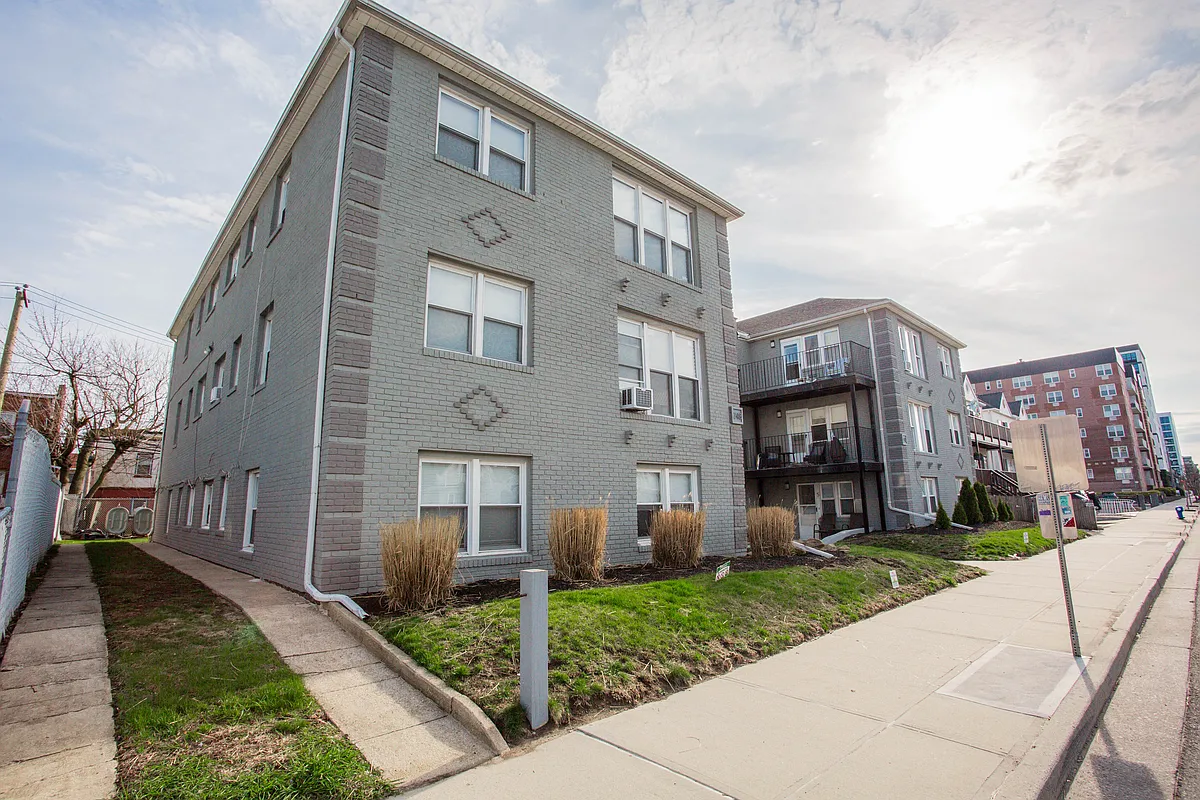 Building Photo - 248 E Broadway #5