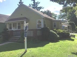 8004 266th St, Glen Oaks, NY 11004