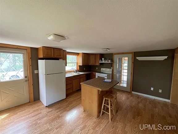 3rd image of 17276 Atlantic Ave