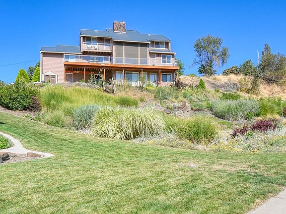 2nd image of 704 NW 3rd Dr