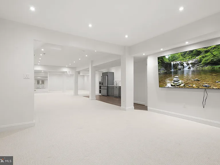 1404 Wynhurst Ln — Photo 11