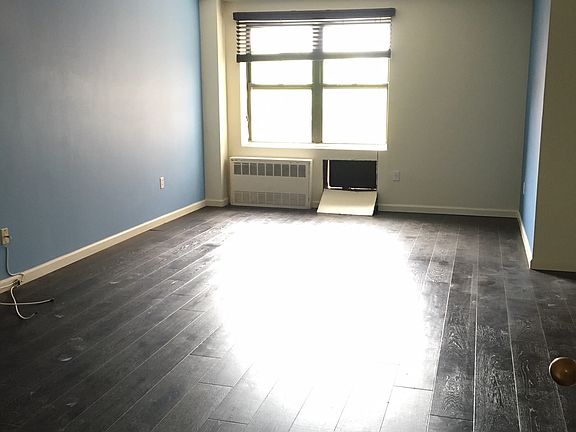 2nd image of 829 Greenwood Ave #40