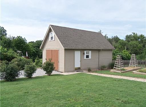 4th image of 8 Dillow Dr