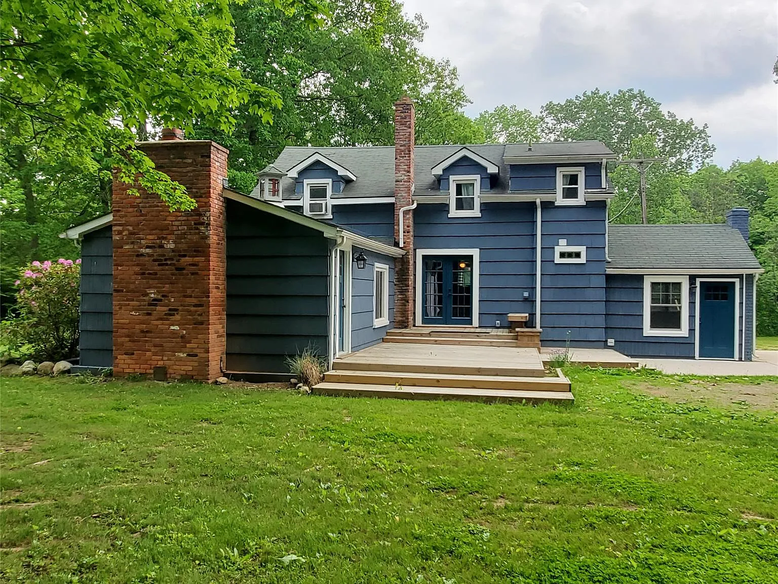 3 bed, 1.5 bath, 2080 sqft, $2,700 — Photo 3