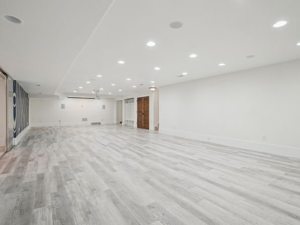 992 W Louise Meadow Dr, South Jordan, UT 84095