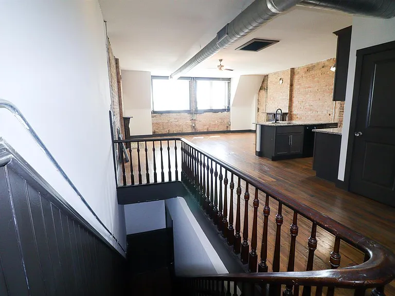 2611 Vine St — Photo 34