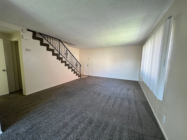 708 E Ruddock St — Photo 7