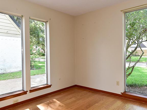 3rd image of 20219 Laurel Lock Dr