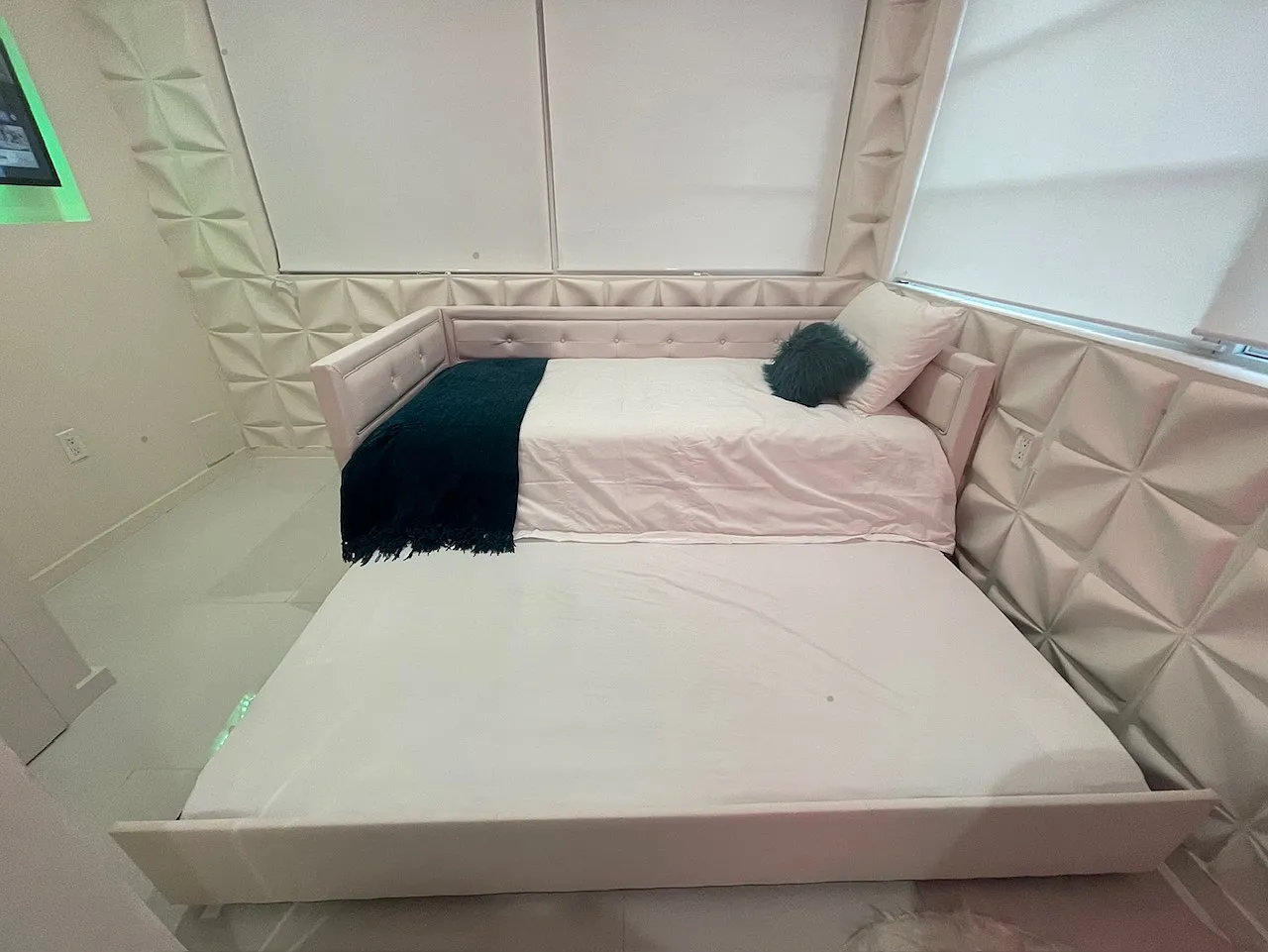 Studio, 150 sqft, $1,195 — Photo 3