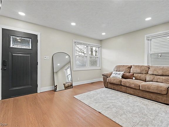 2nd image of 315 Muth Rd