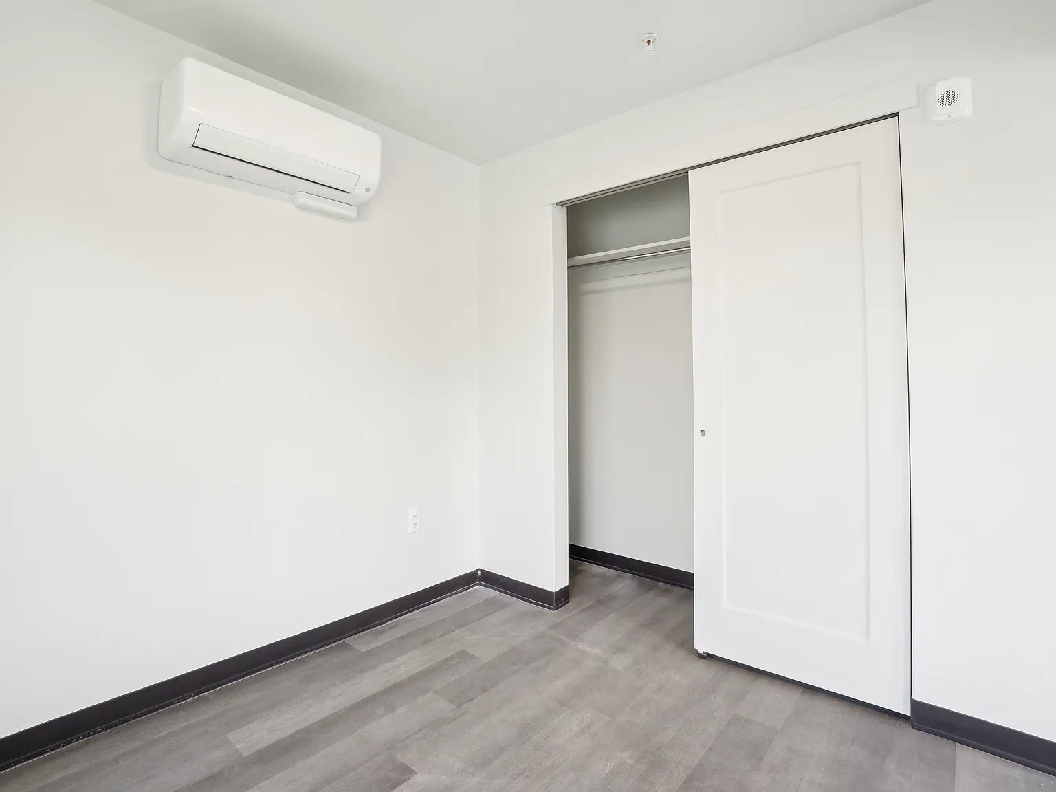 2 bed, 707 sqft, $2,390 — Photo 2