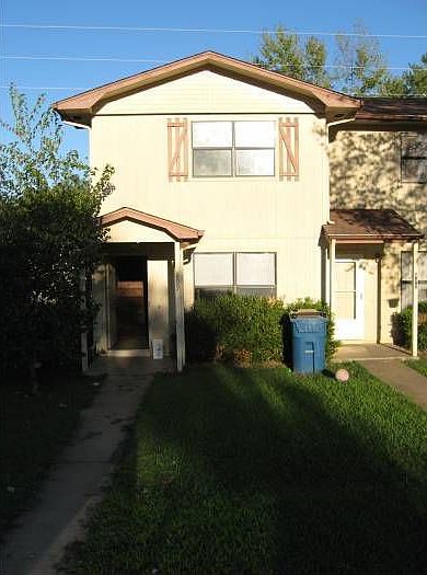 Front yard & house