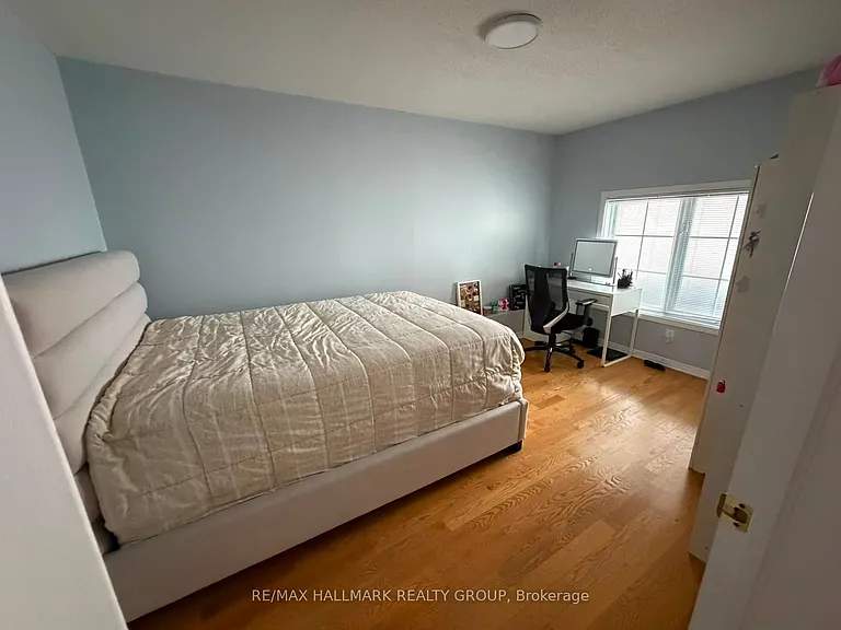 418 Somerset St W — Photo 4