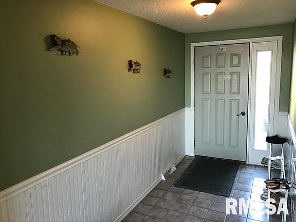 3rd image of 8075 N Oak Run Dr