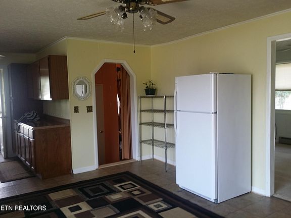 3rd image of 1110 Hickory Flats Rd