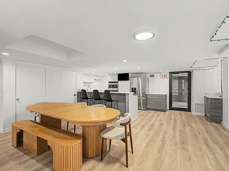 1660 N La Salle Dr #2405 — Photo 27