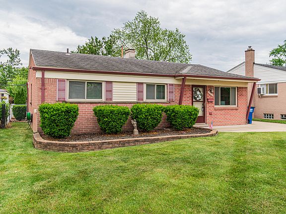 3rd image of 30925 Steinhauer Ave
