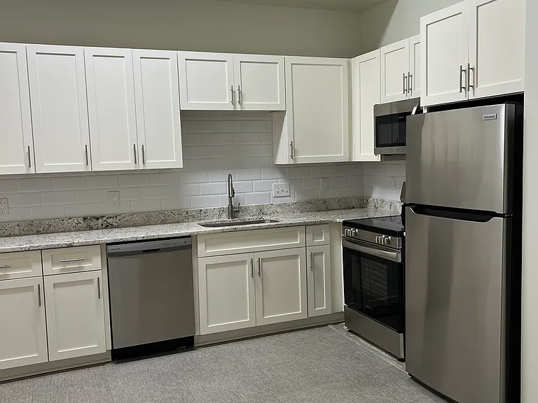 Pulaski Lofts — Photo 28