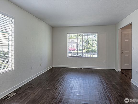 4th image of 1624 Springfield Court NE