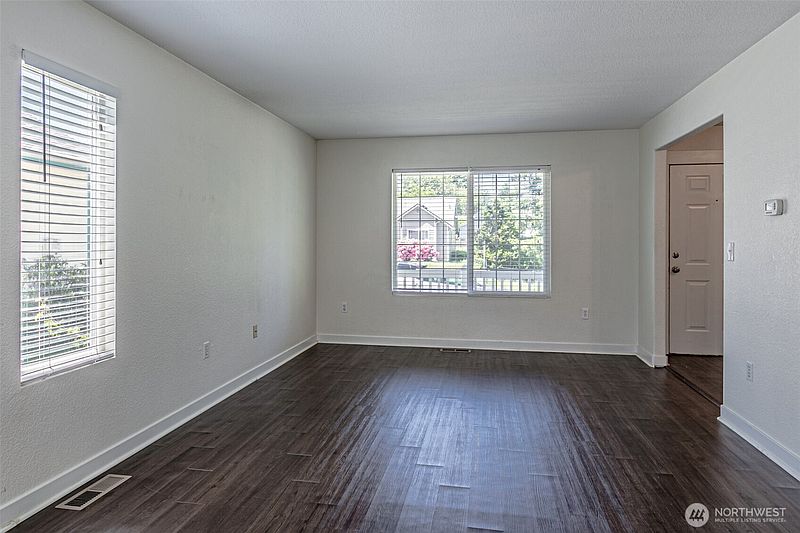 4th image of 1624 Springfield Court NE