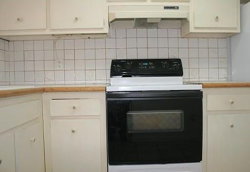 4th image of 411 Anastacia Avenue 407