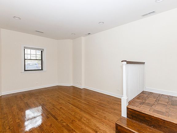 5th image of 4651 N Wolcott Ave APT Gdn
