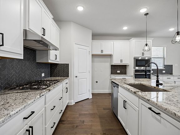 5th image of 228 Glenwood Dr