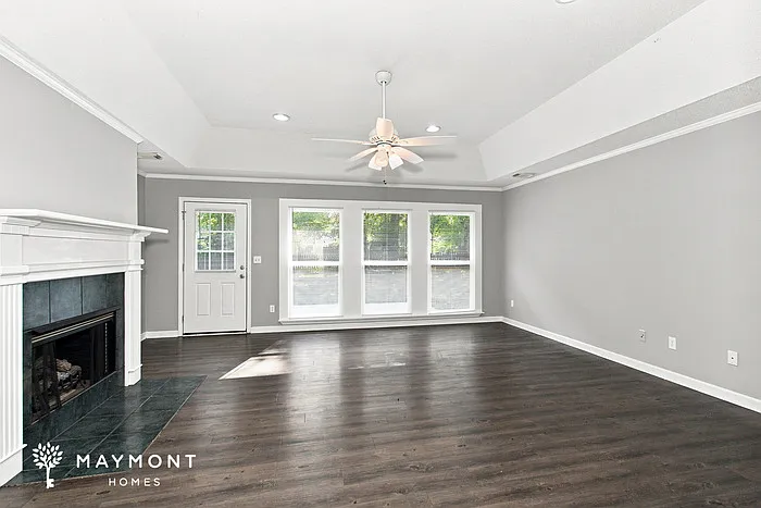 3 bed, 2.0 bath, 1909 sqft, $1,745 — Photo 3