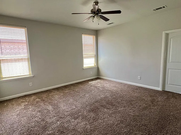 605 Dupont Ct — Photo 9