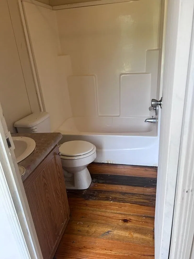 $950 monthly or $275- weekly Rent — Photo 4