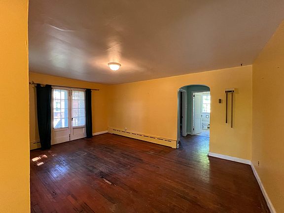 5th image of 853 N Franklin St