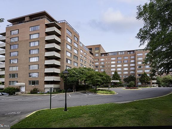 3rd image of 1111 Arlington Blvd APT 823