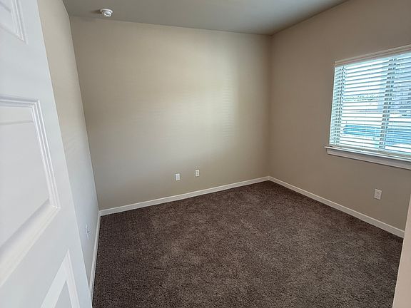 4th image of 909 Keenland Ave