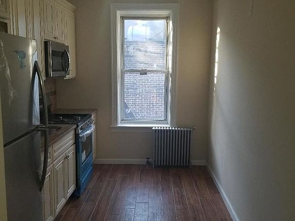 3rd image of 2512 41st St APT 2L