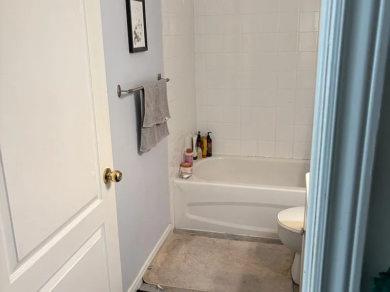 393 King St W #807 — Photo 6