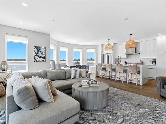 3rd image of 60 Newbury St #1