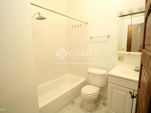4th image of 842 W Cornelia Ave #1