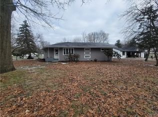 13 Memory Ln, North Syracuse, NY 13212