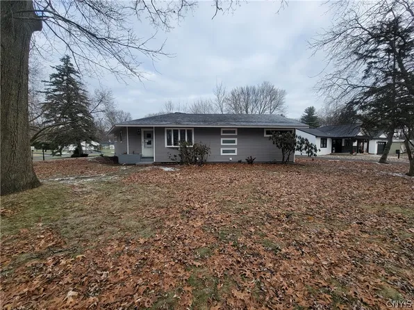 13 Memory Ln, North Syracuse, NY 13212